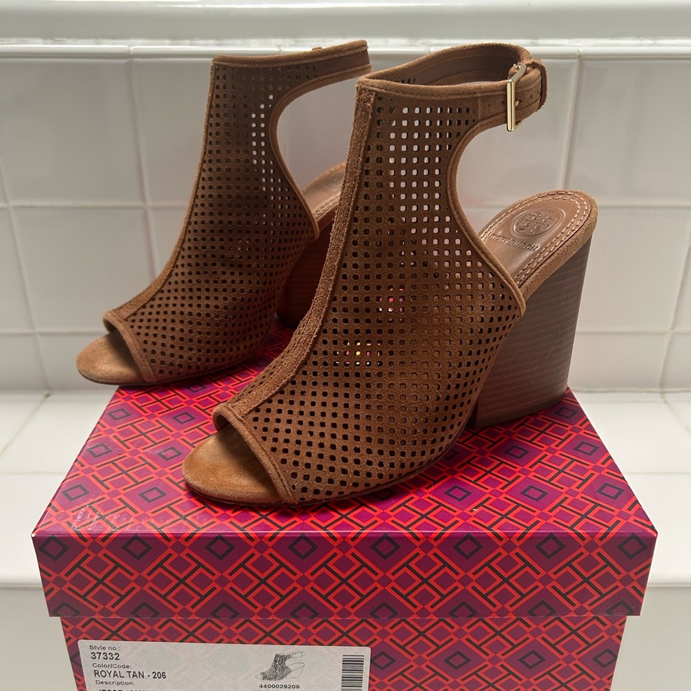 Tory Burch Jesse Bootie size 8 tan natural suede